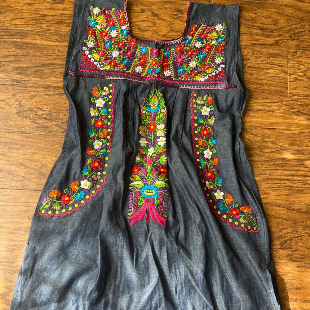 Mexican embroidered Chambray Size M